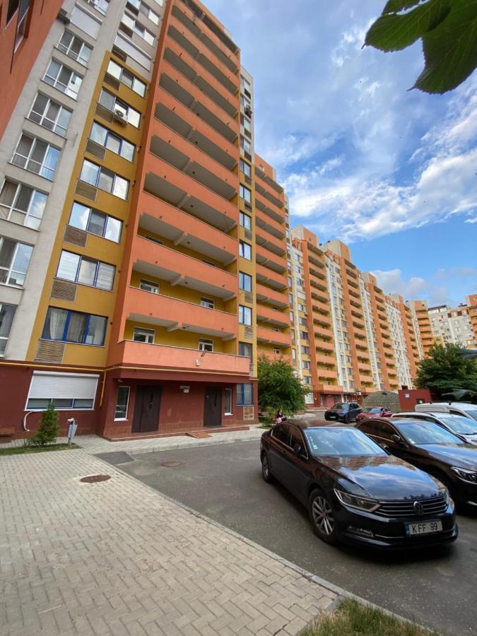 Cozy Two Bedroom Large Apartment Chişinau Exteriör bild