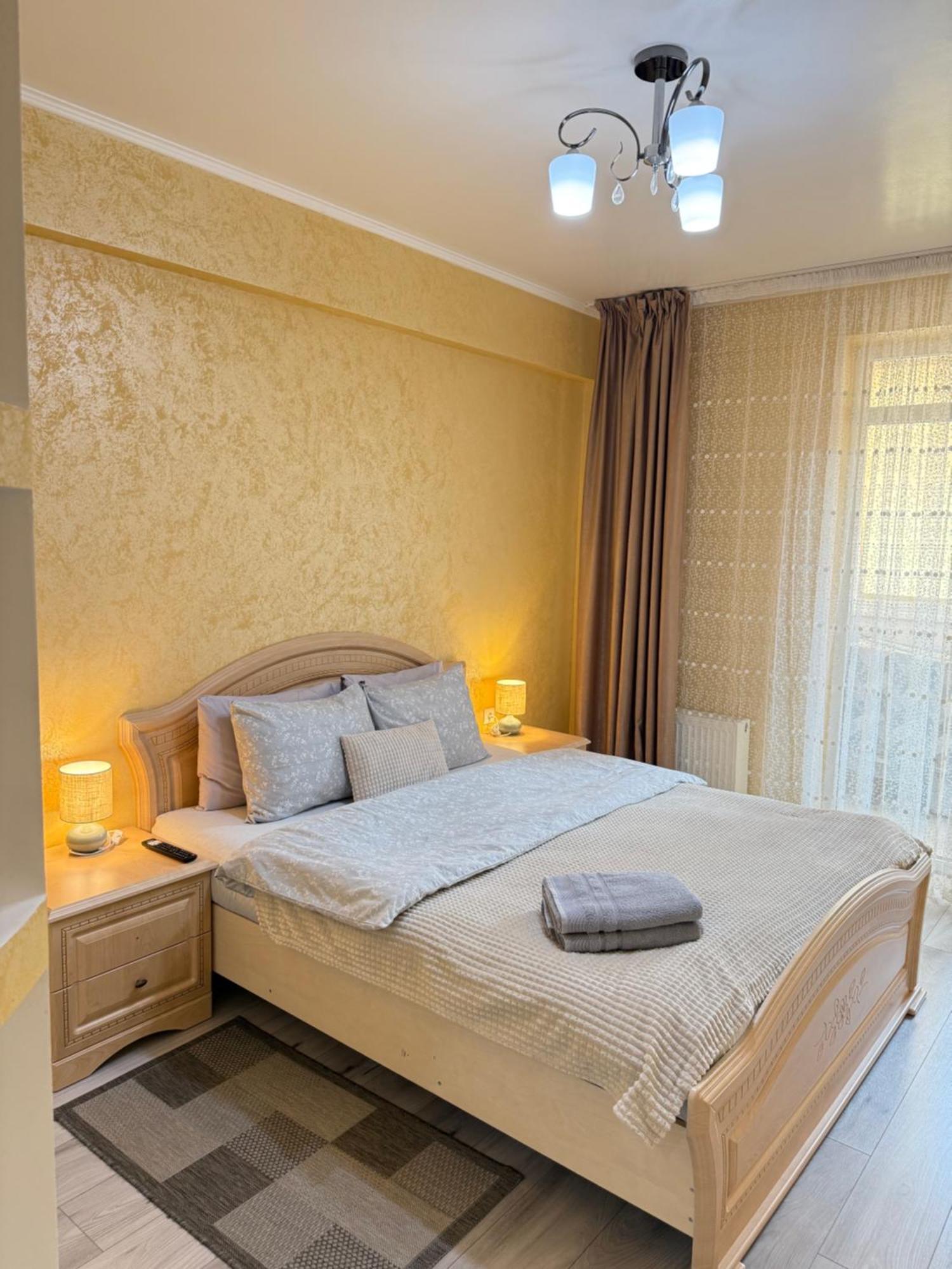 Cozy Two Bedroom Large Apartment Chişinau Exteriör bild