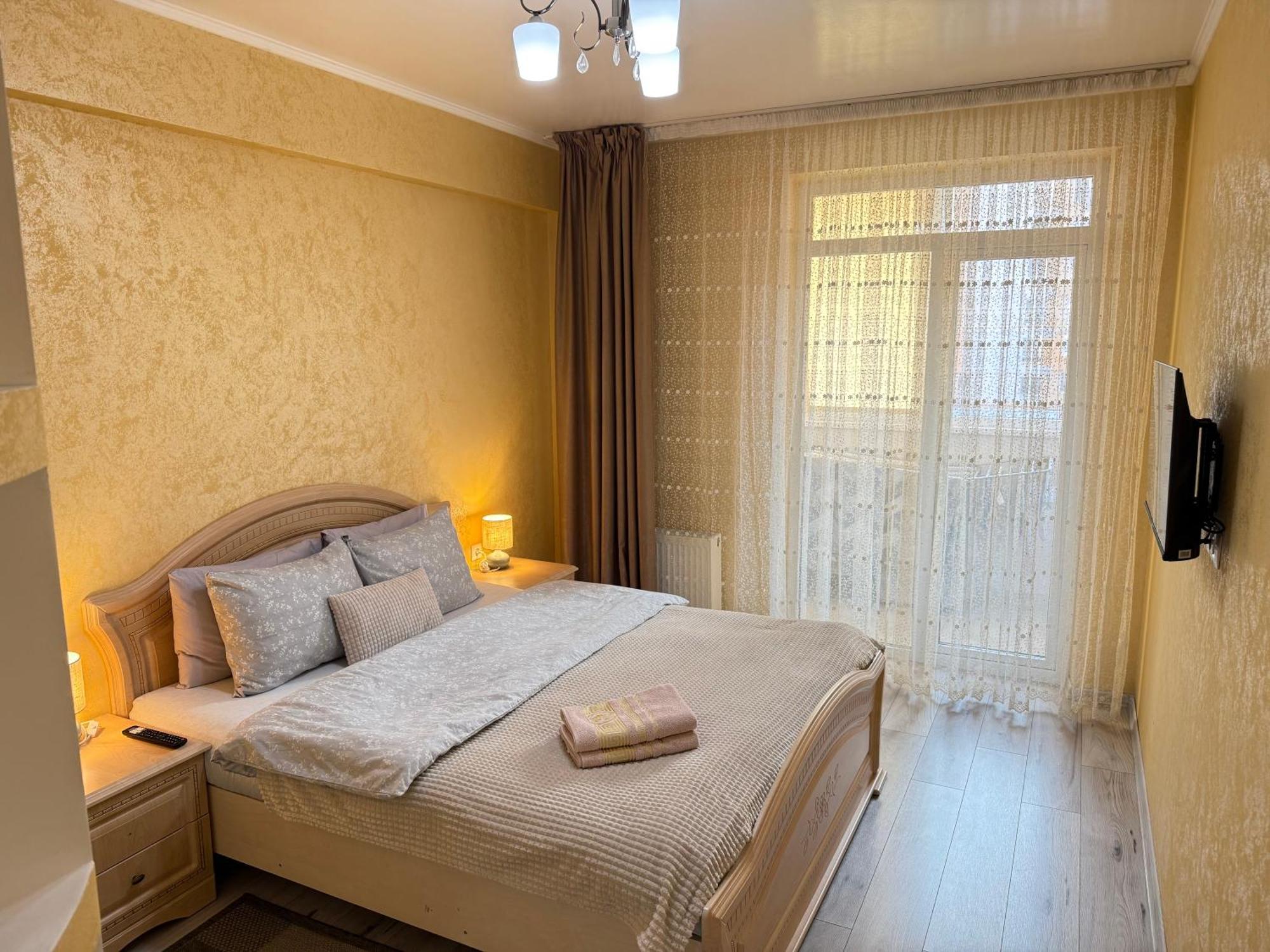 Cozy Two Bedroom Large Apartment Chişinau Exteriör bild
