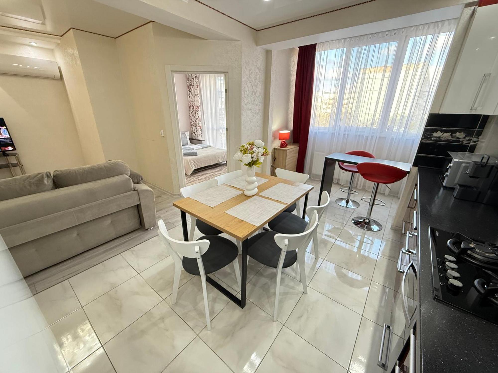 Cozy Two Bedroom Large Apartment Chişinau Exteriör bild