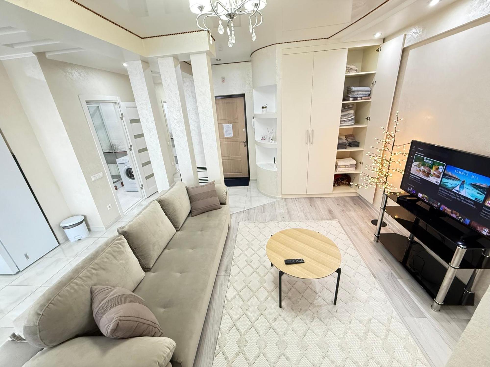Cozy Two Bedroom Large Apartment Chişinau Exteriör bild